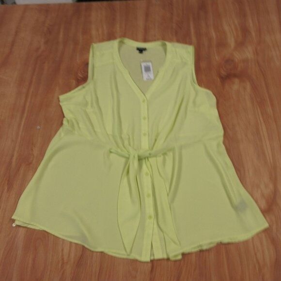 TORRID Peplum Georgette Button/Tie Front Top Plus Sz 2 (2X 18-20) Sunny Lime NWT - Picture 2 of 10